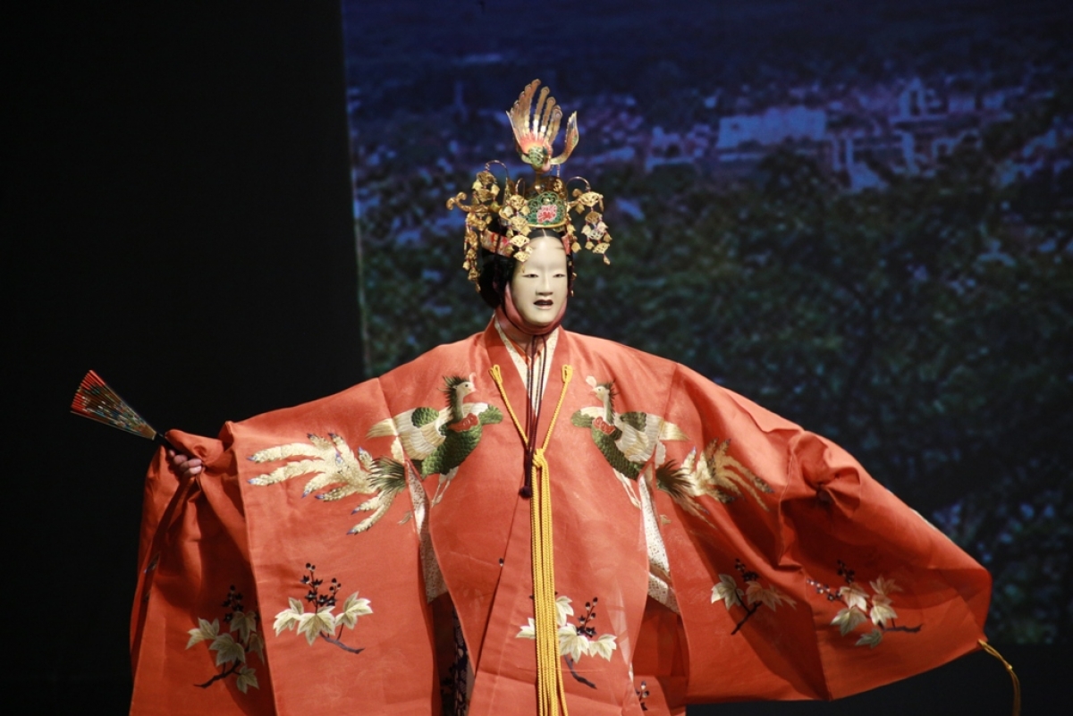 所有五种感官都会派上用场：但日本传统戏剧在符拉迪沃斯托克演出
