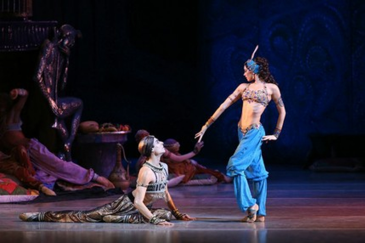 Балет шахерезада мариинский театр. Шехерезада балет. «шехеразада» римского-корсакова балет. Балет шехерезада римский корсаков. Балет 1001 ночь мариинский театр.